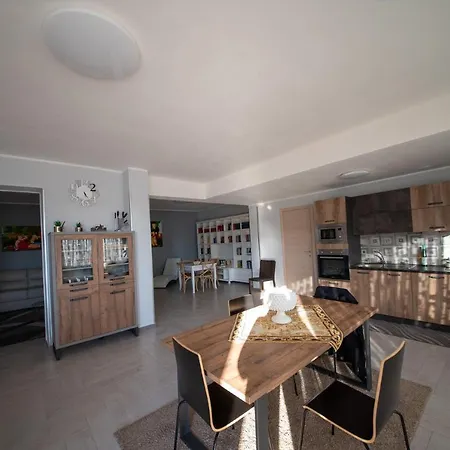 10 E Lode Appart hôtel *